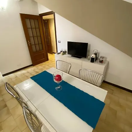 Il Gatto Sulla Luna, Ai Piedi Delle Langhe Narzole