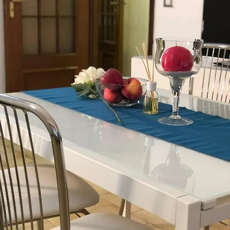 Il Gatto Sulla Luna, Ai Piedi Delle Langhe Daire