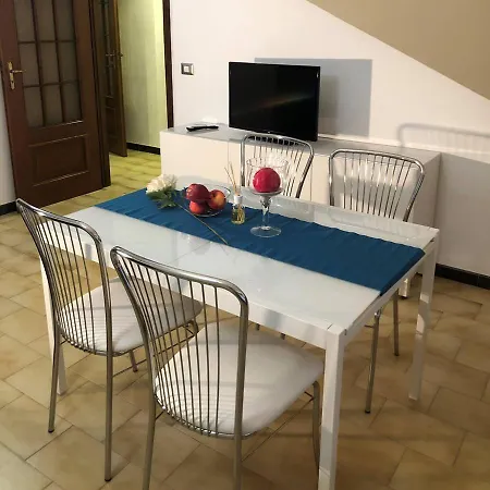 Il Gatto Sulla Luna, Ai Piedi Delle Langhe Narzole