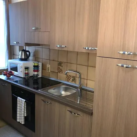 Il Gatto Sulla Luna, Ai Piedi Delle Langhe Narzole