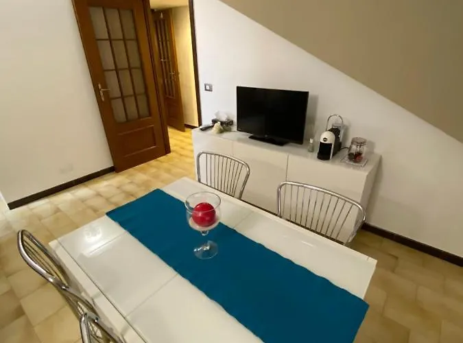 Il Gatto Sulla Luna, Ai Piedi Delle Langhe Narzole