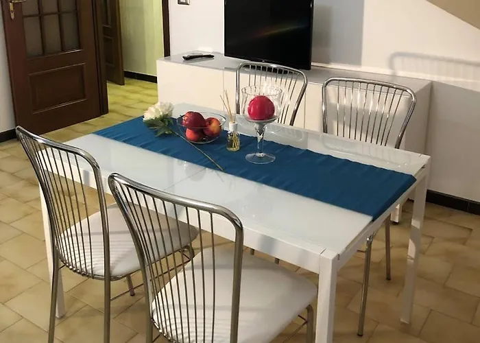 Il Gatto Sulla Luna, Ai Piedi Delle Langhe Narzole