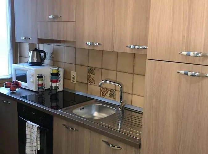 Il Gatto Sulla Luna, Ai Piedi Delle Langhe Narzole