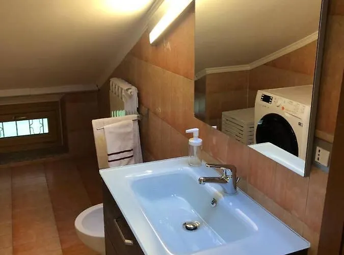 Il Gatto Sulla Luna, Ai Piedi Delle Langhe Narzole